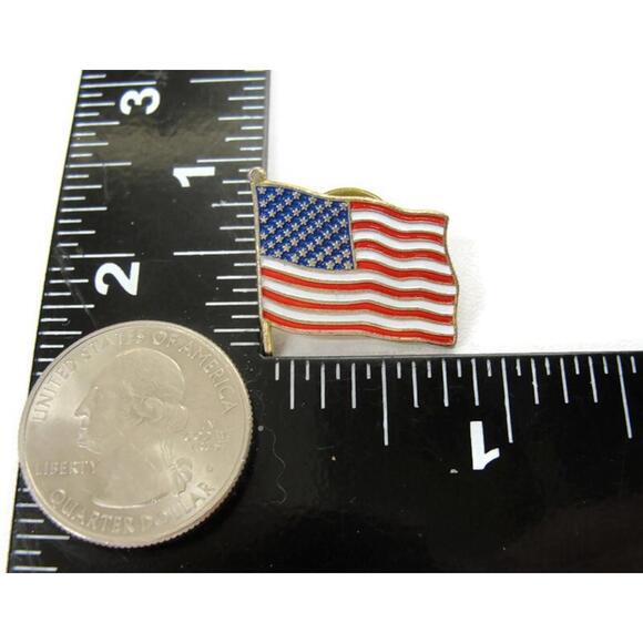 Waving Flag Lapel Pin Vintage Patriotic Stars Stripes USA - Picture 3 of 8